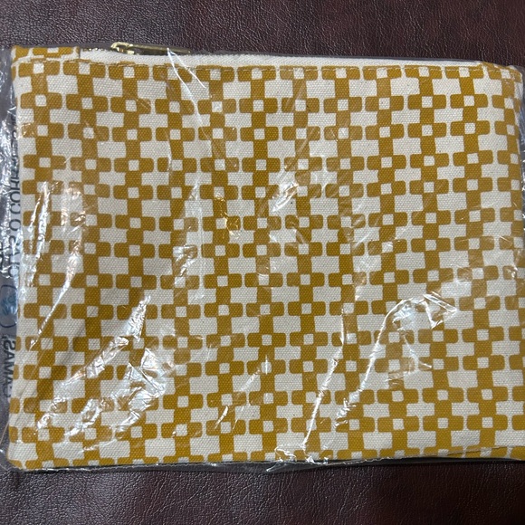 Dance Happy Giada Flat Canvas Zip Pouch

Color: TURMERIC - Picture 3 of 3